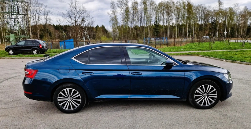 Skoda Superb cena 79900 przebieg: 106000, rok produkcji 2018 z Kielce małe 79